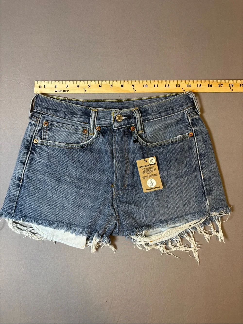 Women’s Size 29 Vintage Levi Cutoff Shorts - Picture 2 of 6